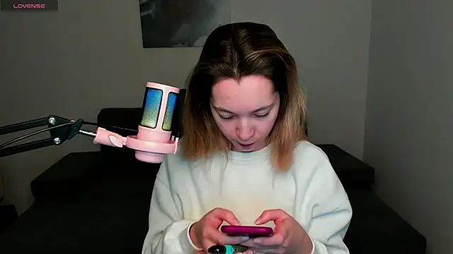Snapshot of MiaThaine chatting on 01/17/25, 01:03 MiaThaine online show from 01/17/25, 01:03
