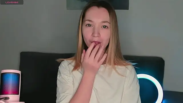 Snapshot of MiaThaine chatting on 02/06/25, 05:09 MiaThaine online show from 02/06/25, 05:09