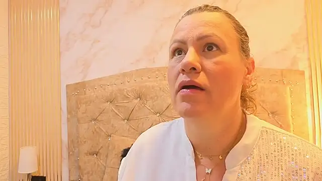 charlotte  G online show from 11/10/25, 10:42