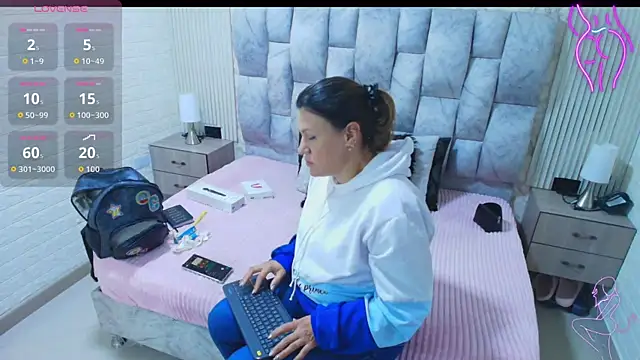 charlotte  G online show from 10/01/25, 11:03