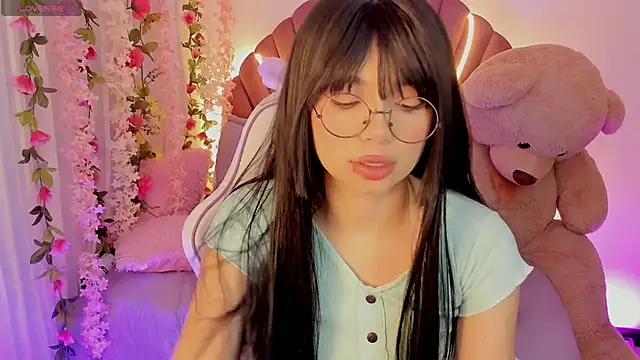 Snapshot of Lovely_celestte chatting on 12/04/24, 12:57 Lovely celestte online show from 12/04/24, 12:57