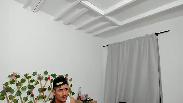 Snapshot of Zamu_1992 chatting on 02/27/25, 03:18 Zamu 1992 online show from 02/27/25, 03:18