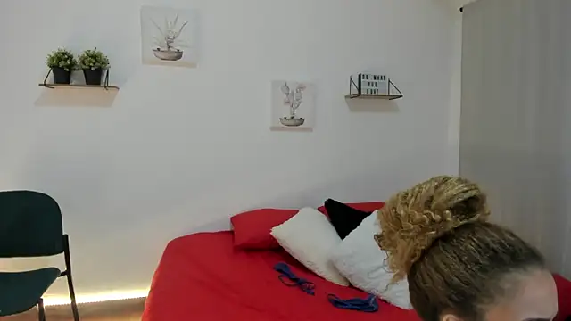 Snapshot of Zamu_1992 chatting on 02/20/25, 03:01 Zamu 1992 online show from 02/20/25, 03:01