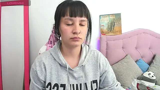 Katalina novoa online show from 03/21/25, 12:40