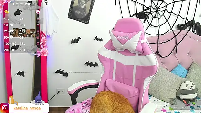 Katalina novoa online show from 10/16/25, 02:20