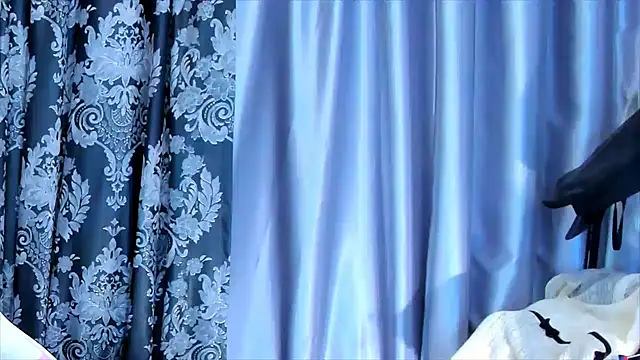 Snapshot of KamilaFoxy chatting on 06/25/26, 04:10 KamilaFoxy online show from 06/25/26, 04:10