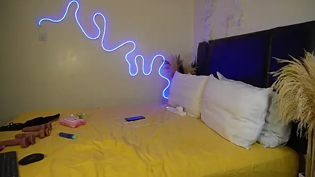 Snapshot of _Watuluv_ chatting on 02/08/25, 04:35  Watuluv  online show from 02/08/25, 04:35