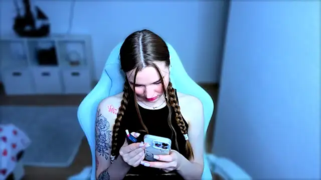 StellaLawless online show from 11/23/25, 12:15