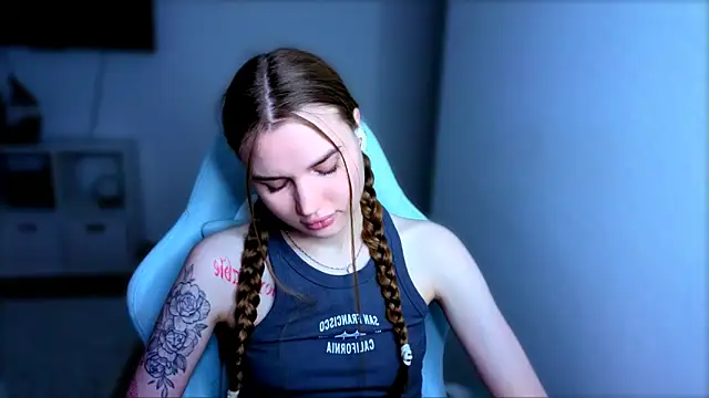 StellaLawless online show from 11/28/25, 08:53