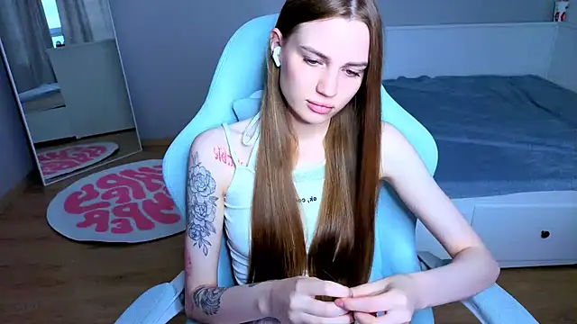 Snapshot of StellaLawless chatting on 06/04/26, 12:04 StellaLawless online show from 06/04/26, 12:04