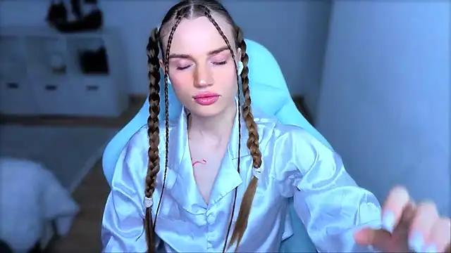 StellaLawless online show from 10/08/25, 08:20