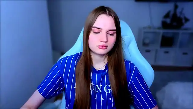 StellaLawless online show from 12/18/25, 09:18