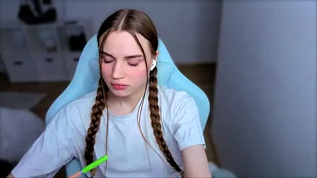 StellaLawless online show from 10/24/25, 03:44