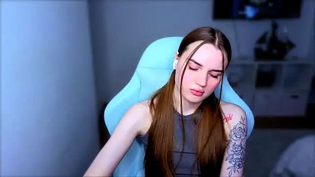 StellaLawless online show from 12/13/25, 08:04