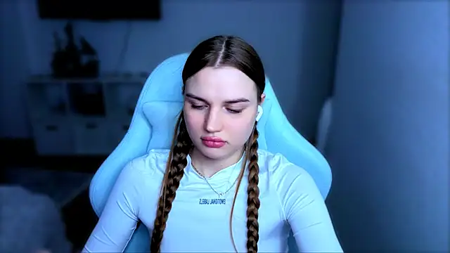 StellaLawless online show from 12/04/25, 12:15