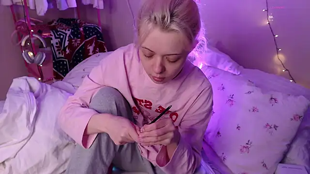 KatieMelone online show from 01/18/26, 07:06