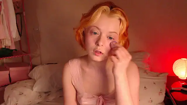 Snapshot of KatieMelone chatting on 06/14/26, 07:04 KatieMelone online show from 06/14/26, 07:04