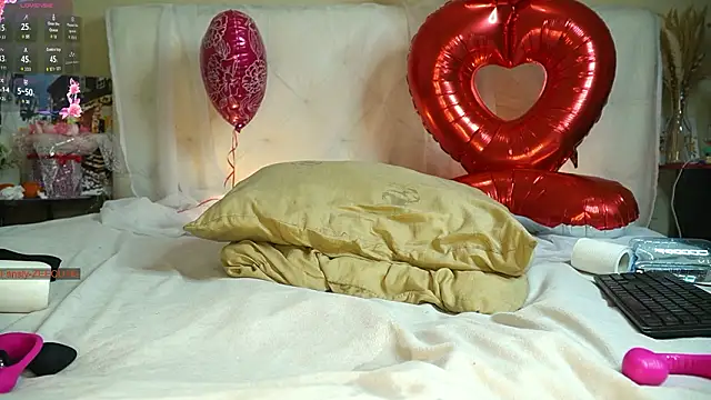 GlitterZOE online show from 02/15/26, 07:02