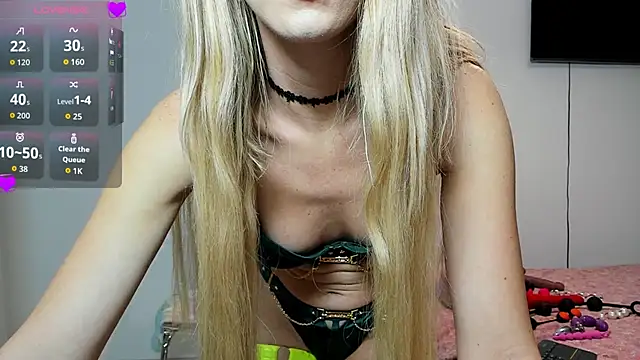 roxannequin66 online show from 11/17/25, 04:11