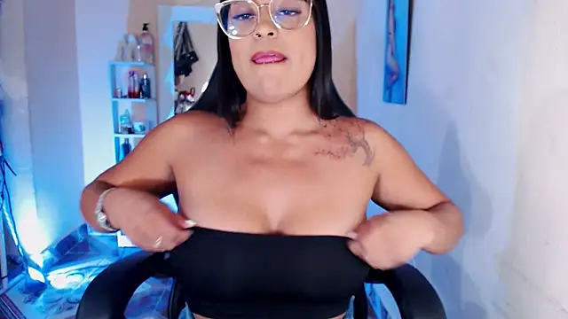 Snapshot of AmandaMarii chatting on 12/13/24, 01:04 AmandaMarii online show from 12/13/24, 01:04