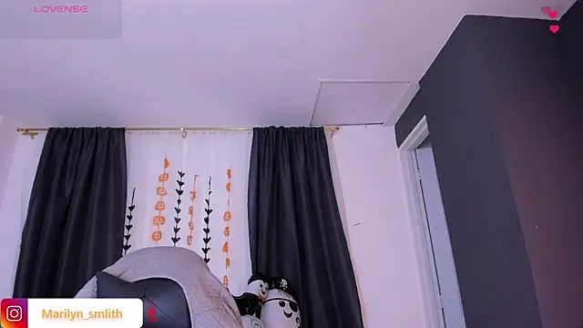 MarilynSmIith online show from 10/21/25, 11:42