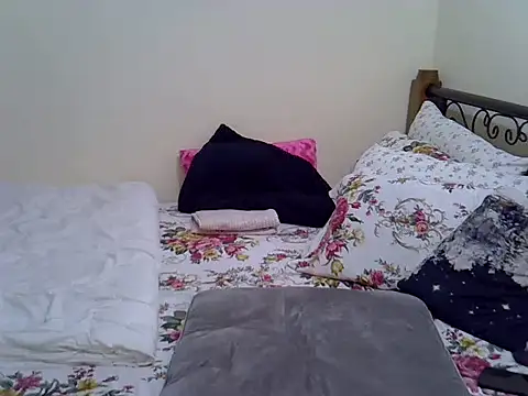 Snapshot of Sweet_Bear chatting on 10/30/25, 06:27 Sweet Bear online show from 10/30/25, 06:27