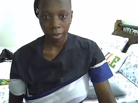 Snapshot of Sweet_Bear chatting on 12/19/25, 03:47 Sweet Bear online show from 12/19/25, 03:47