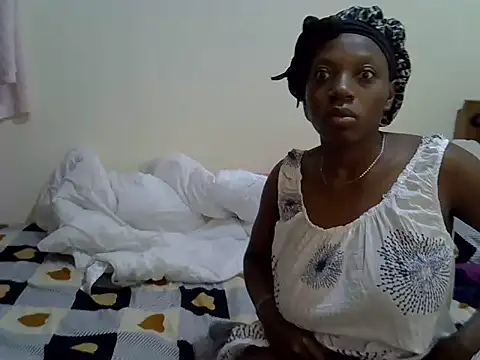 Snapshot of Sweet_Bear chatting on 11/10/25, 01:21 Sweet Bear online show from 11/10/25, 01:21