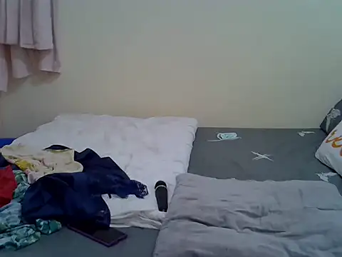 Snapshot of Sweet_Bear chatting on 12/17/25, 06:07 Sweet Bear online show from 12/17/25, 06:07