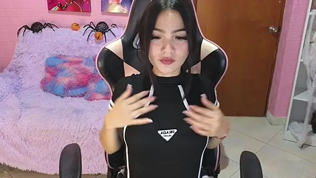 keity moon online show from 10/25/25, 02:28