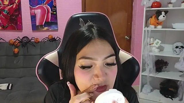 keity moon online show from 10/28/25, 09:36