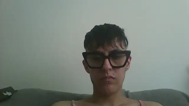 Snapshot of nickfxx chatting on 12/21/25, 04:30 nickfxx online show from 12/21/25, 04:30