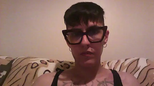 Snapshot of nickfxx chatting on 11/04/25, 11:52 nickfxx online show from 11/04/25, 11:52