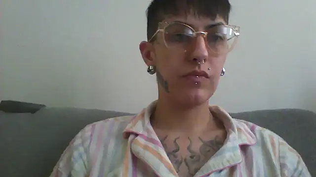 Snapshot of nickfxx chatting on 10/18/25, 05:26 nickfxx online show from 10/18/25, 05:26