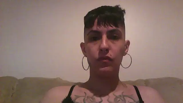 Snapshot of nickfxx chatting on 11/15/25, 10:47 nickfxx online show from 11/15/25, 10:47