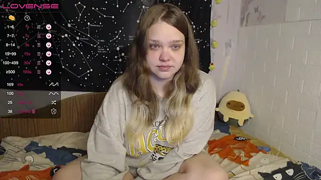 Snapshot of darling_tony chatting on 10/14/25, 04:40 darling tony online show from 10/14/25, 04:40