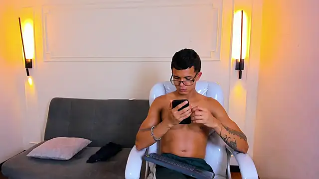 Paradise boy s online show from 04/11/26, 06:55