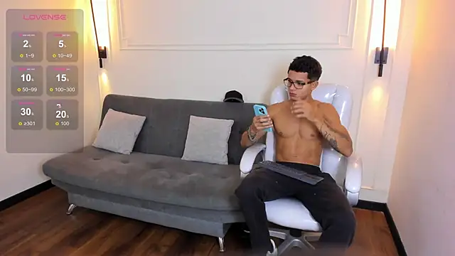 Paradise boy s online show from 11/13/25, 08:46