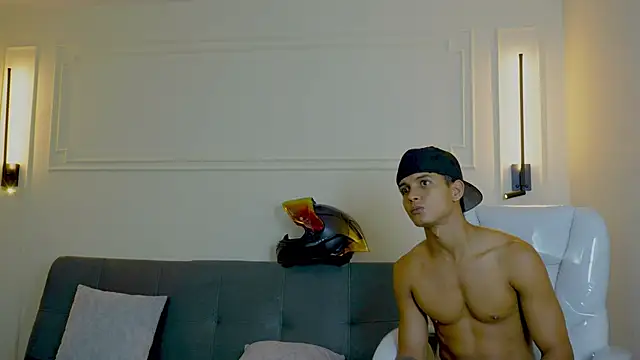 Snapshot of Paradise_boy_s chatting on 01/29/25, 11:04 Paradise boy s online show from 01/29/25, 11:04