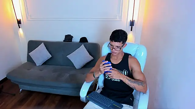 Paradise boy s online show from 12/22/25, 04:51