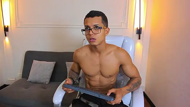 Paradise boy s online show from 02/18/26, 11:12