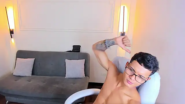 Paradise boy s online show from 01/06/26, 05:17