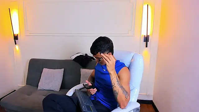 Paradise boy s online show from 04/08/26, 08:32