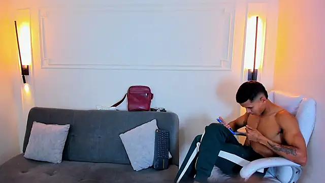 Paradise boy s online show from 01/15/26, 07:50