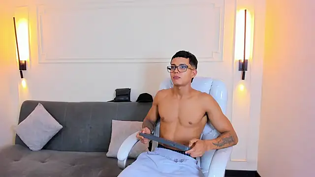 Paradise boy s online show from 01/08/26, 07:20