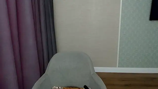 hot-sasha9 online show from 04/08/26, 09:00