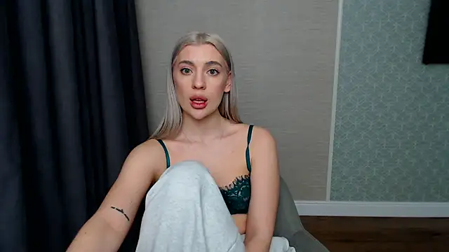 hot-sasha9 online show from 03/10/26, 09:08