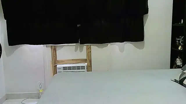 Snapshot of bbholli chatting on 03/20/25, 07:35 bbholli online show from 03/20/25, 07:35