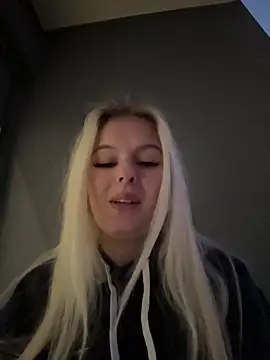 Snapshot of Allylove03 chatting on 12/14/24, 06:46 Allylove03 online show from 12/14/24, 06:46