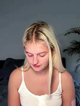 Snapshot of Allylove03 chatting on 12/08/24, 04:50 Allylove03 online show from 12/08/24, 04:50